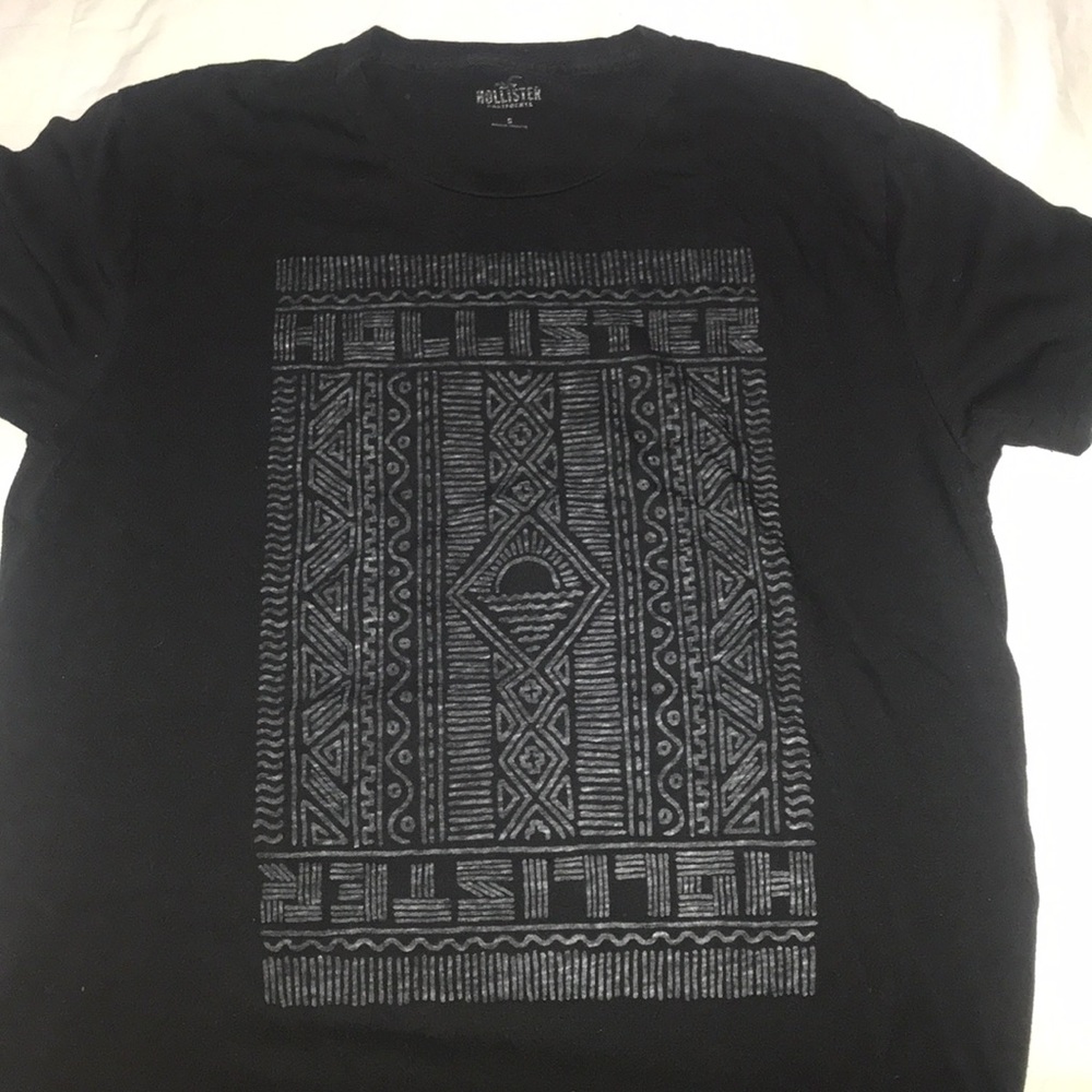 T-shirt size small holister